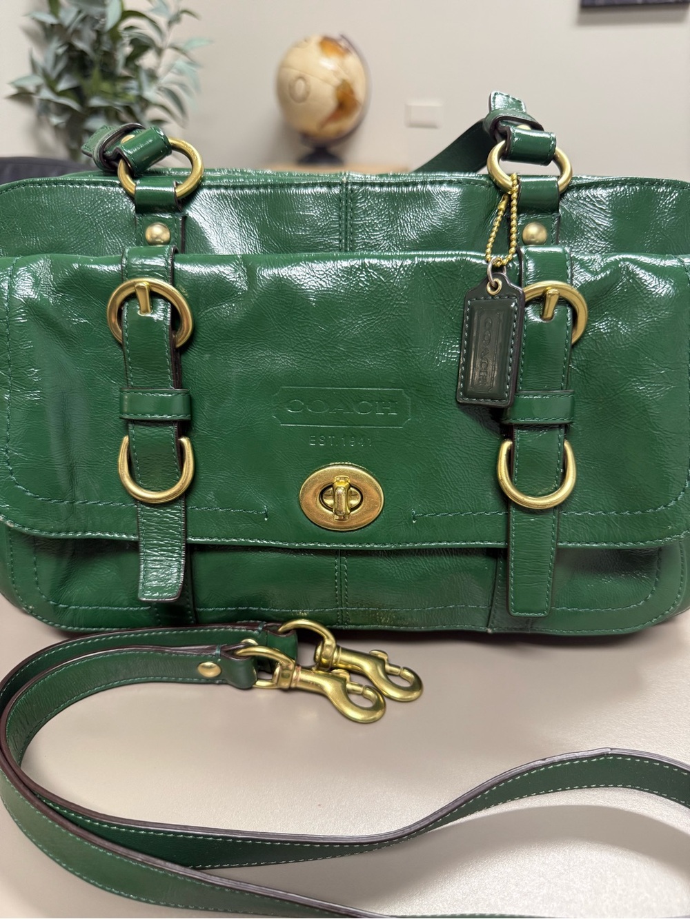 Coach Green Chelsea Leather Turnlock Shoulder Bag with Gold Hardware - Picture 2 of 14